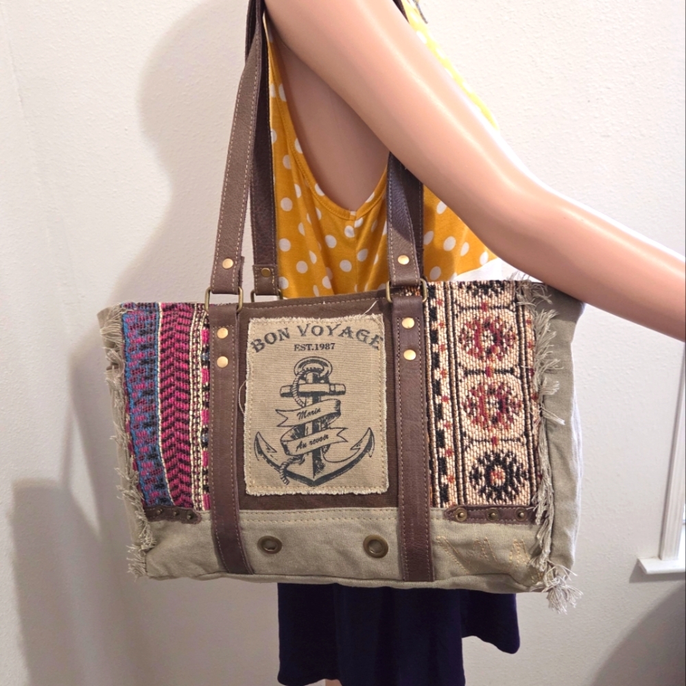 Myra Large Rug And Canvas Tote